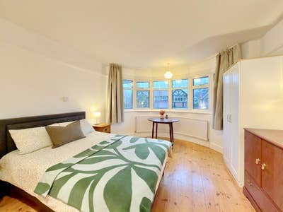 Stanmore: Bedroom with Kitchen in a House Share  Main Photo