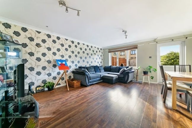 Spacious Double Room in CR0 with seperate WC Main Photo