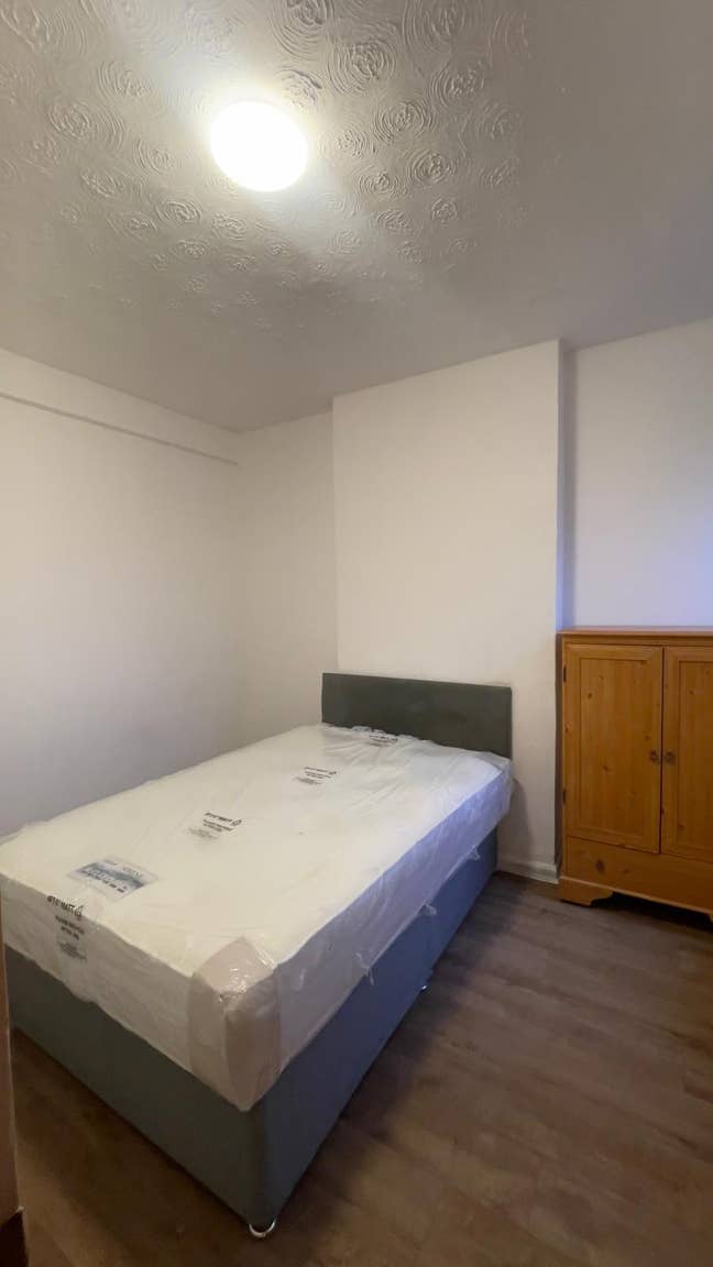 Three Double Rooms Available – Cricklade Road, SN2 Main Photo