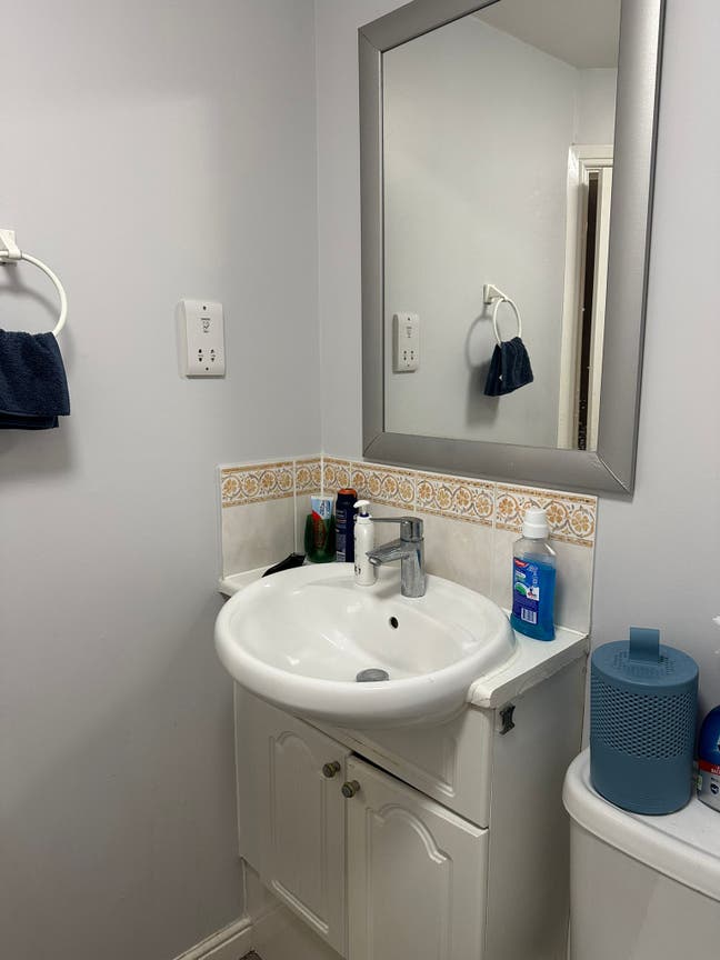 Clean en-suite room near Preston Road Station Main Photo