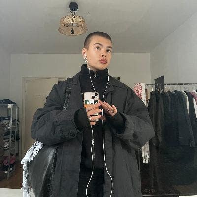 Student looking for accomodation in London Main Photo