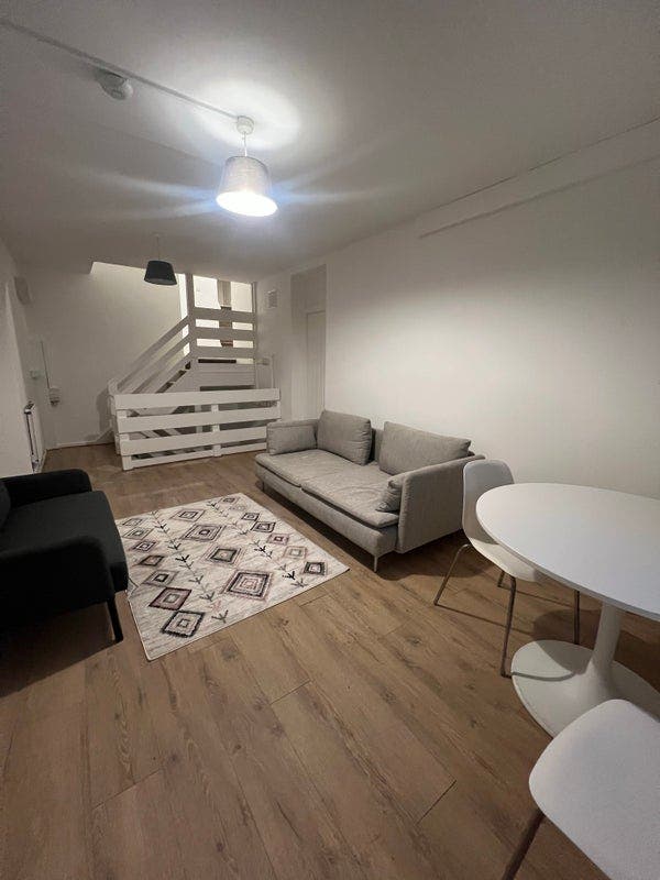 Last room in Surrey Quays with big living spaces!  Main Photo