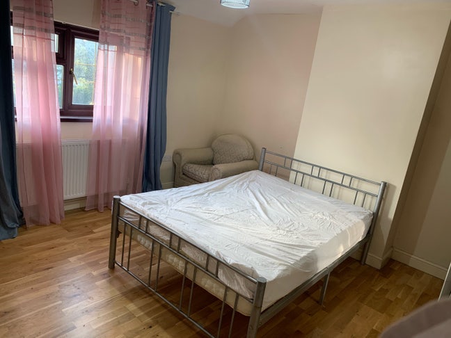 Spacious Double Room in Langley Main Photo