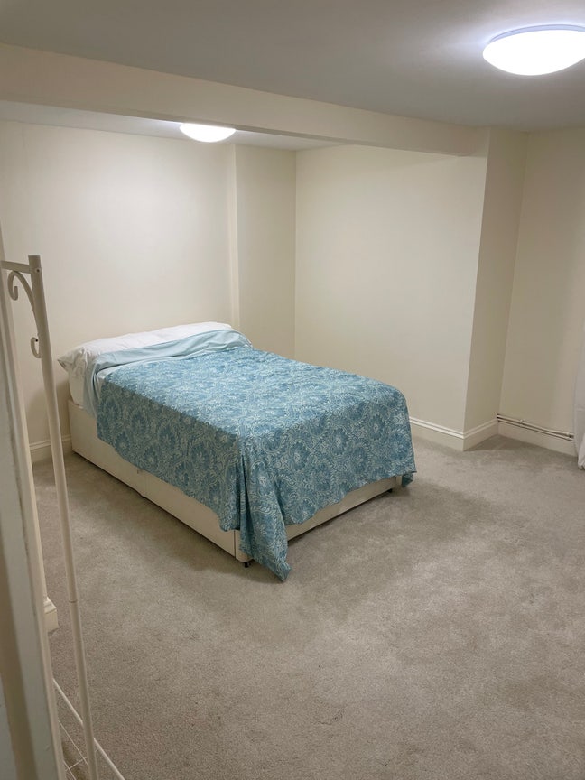 Double bedroom in large stunning house  Main Photo