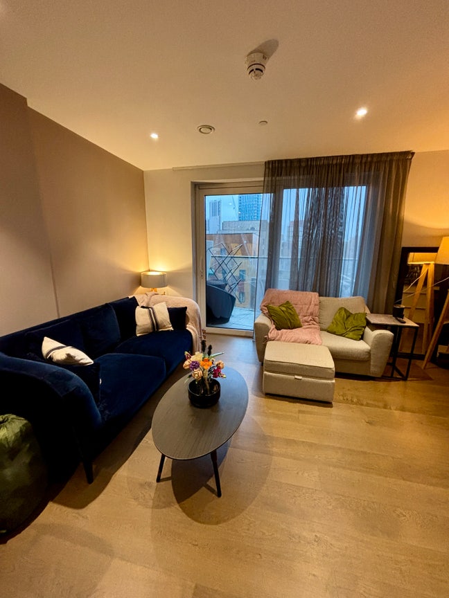 Bright and Friendly Apartment in E&C Main Photo