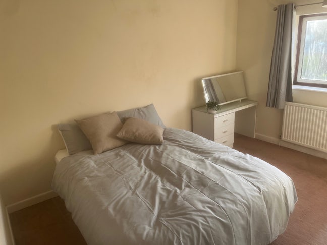 Spacious double room on quiet road Main Photo