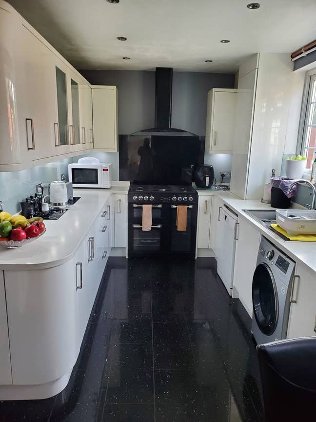 Single room available Main Photo