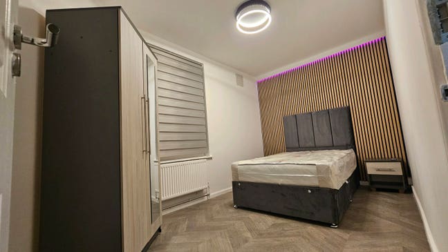 💫Large Newly Decorated Rooms, Well Kept Flat💕 Main Photo