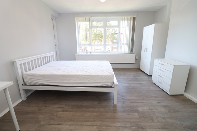 Bright Room in Acton Central W3 |Great Location  Main Photo