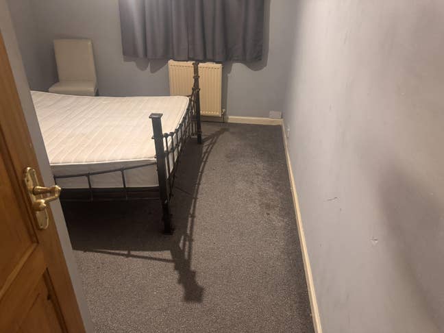 1 room in 2 bedroom Flat to share Main Photo