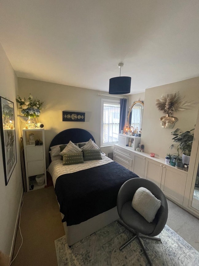 Spacious double room available in Tooting Broadway Main Photo