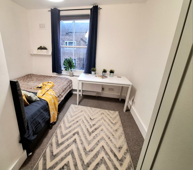 Spacious large double room near Notting Hill Main Photo