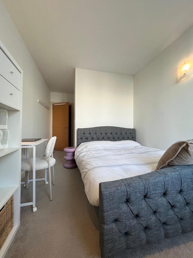 Modern double bedroom Battersea Park Main Photo