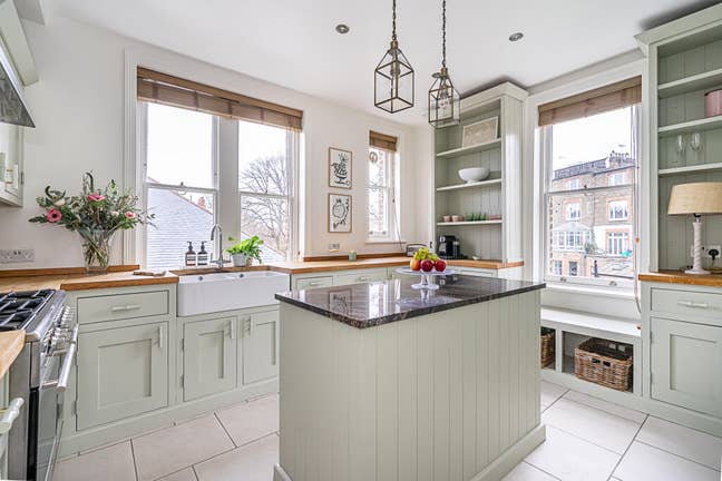 Bright & Beautiful Spare Room in Elegant Maida Val Main Photo