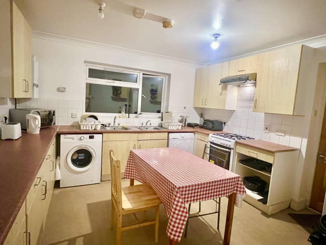 Single Room Available Main Photo