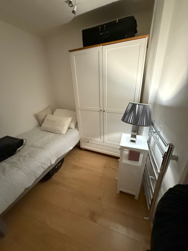 Renovated single room - females only Main Photo