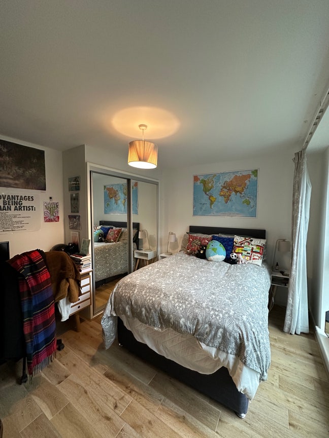 Lovely en-suite room in riverside development!  Main Photo