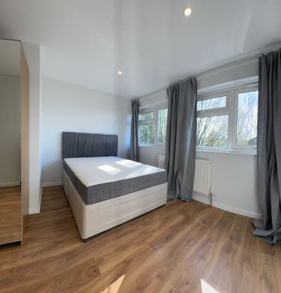 Double room (en-suite) Couples welcome, Eltham  Main Photo