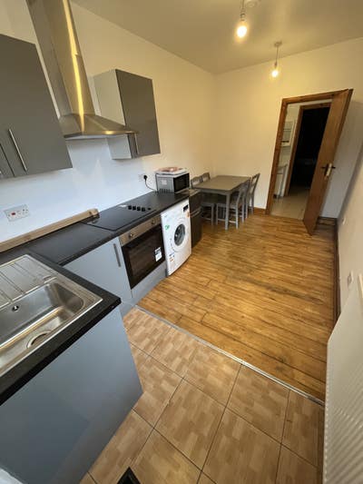 Nice Flat in Hayes End Main Photo