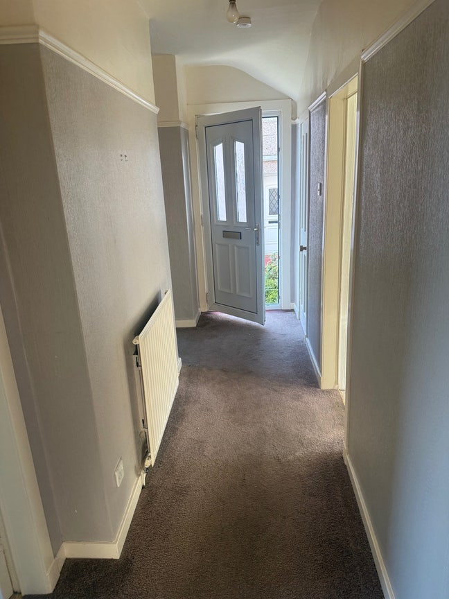 Stylish Main Door Flat in the Heart of Crookston Main Photo