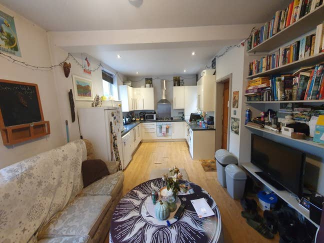 Fantastic, cheap double in great house! Bills inc. Main Photo