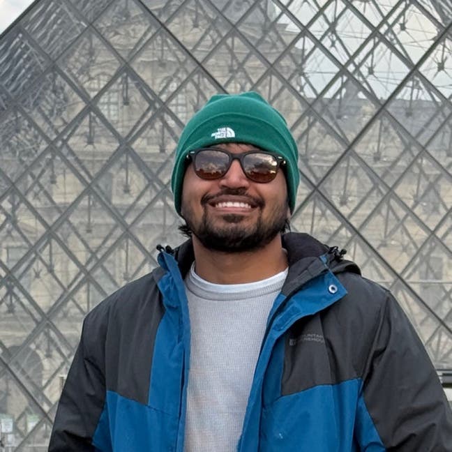 Hi! I’m a 30-year-old male student looking ... Main Photo