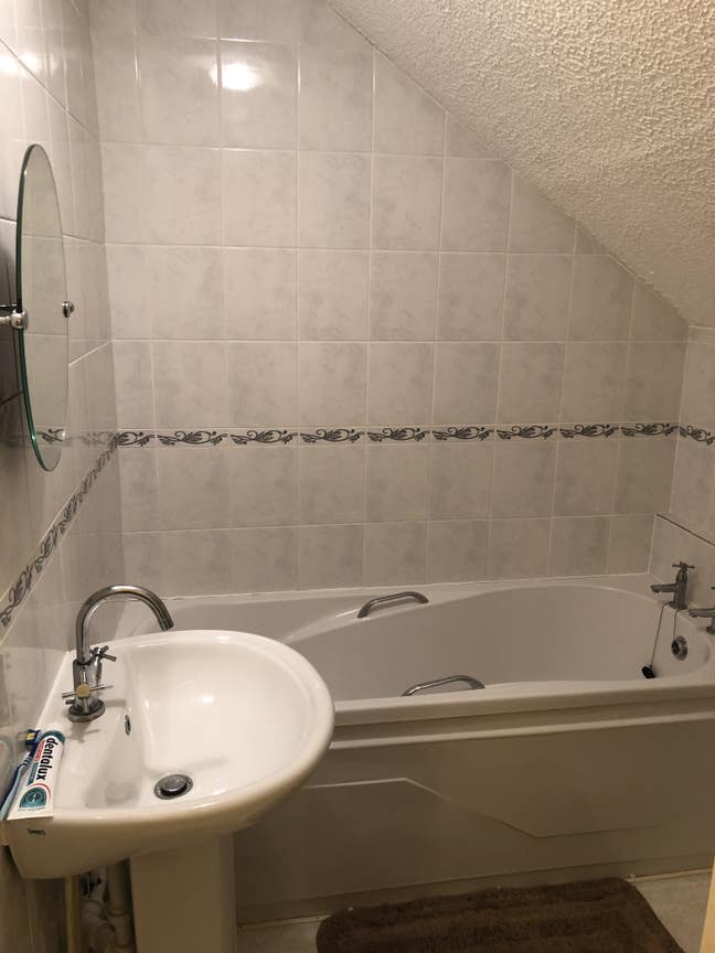 Double room based in a private/expensive side  Main Photo