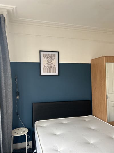 Double Ensuite Room  - SO15 Main Photo