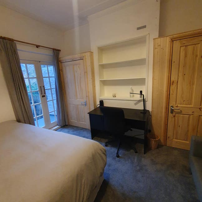 Christmas/New Year in London-(Zone 2) 3 month let Main Photo