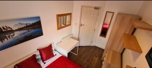 Double room in a house share with lovely housmates Main Photo