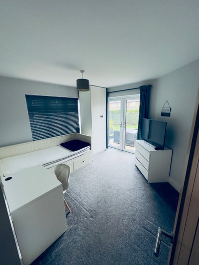 Nice Double Room To Rent  Main Photo