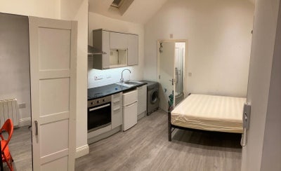 Studio to let Main Photo