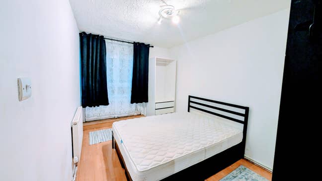 Double Room Mile End Main Photo