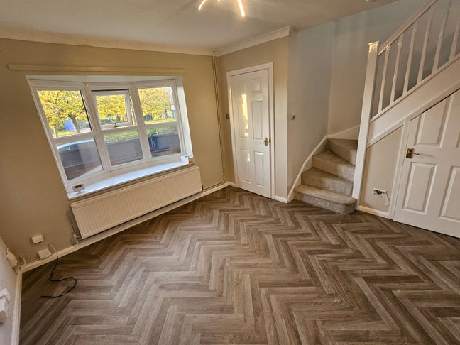 Looking for a female tenant  Main Photo