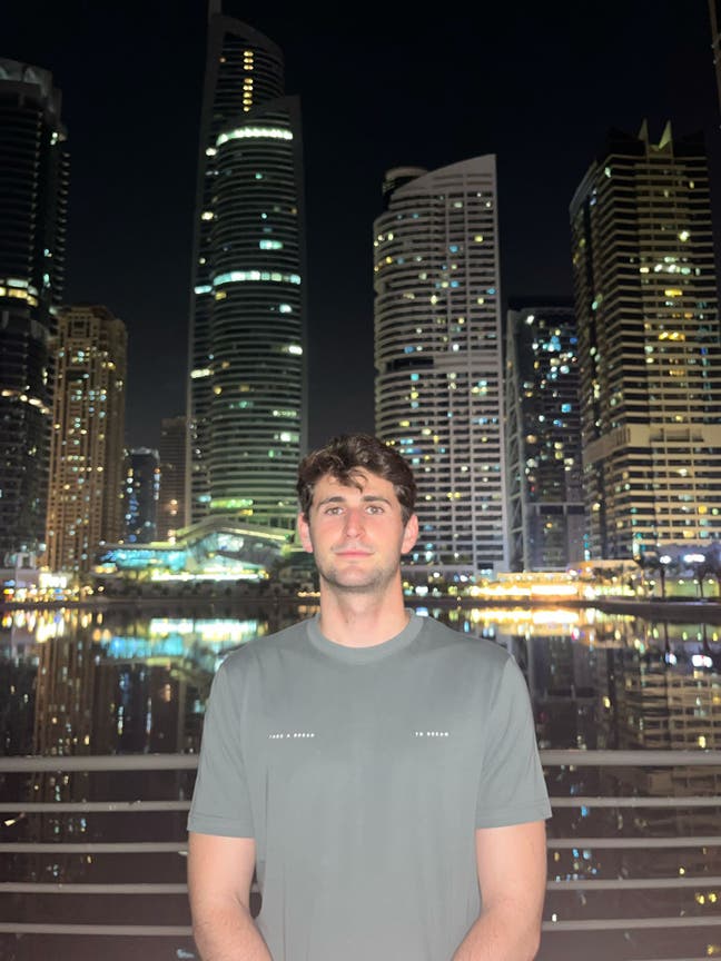 Young professional seeking a like-minded flat... Main Photo