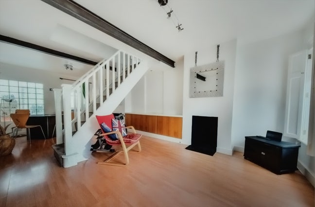 Double Room available for female (15th Nov) Main Photo