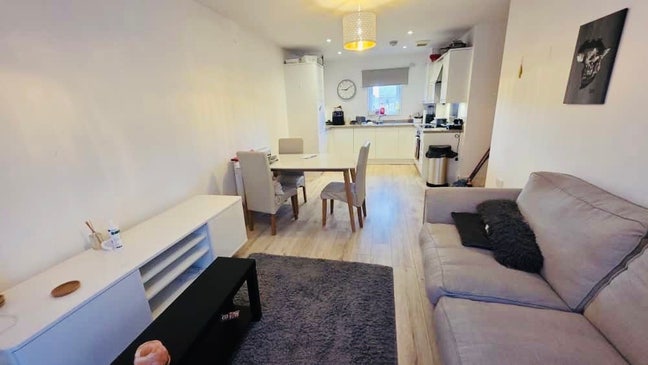 Modern Double Bedroom with En-Suite and Parking  Main Photo