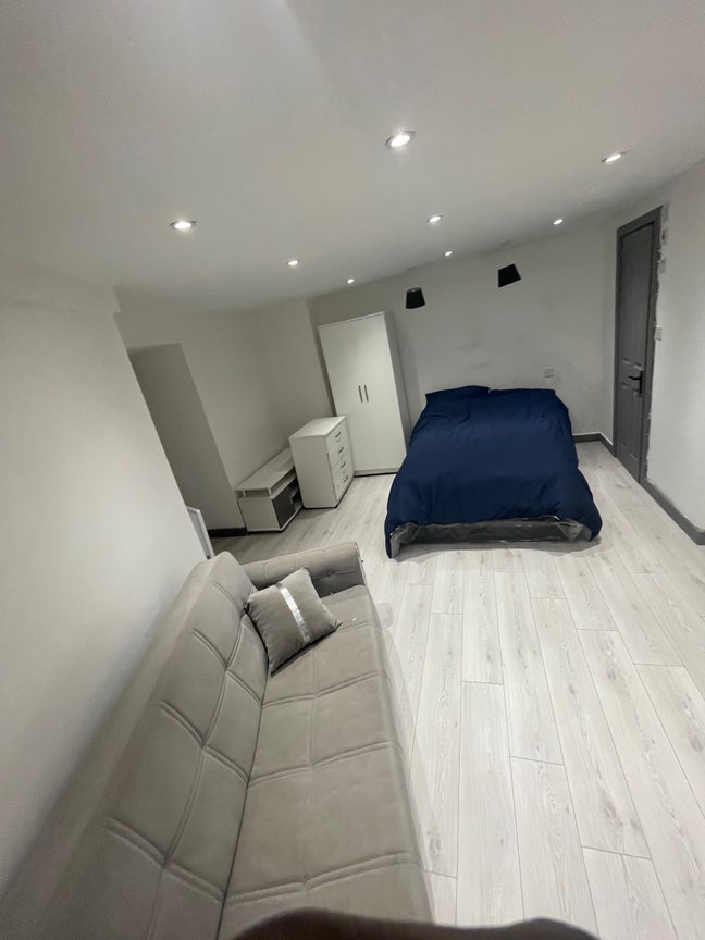 En suite studio for rent Main Photo