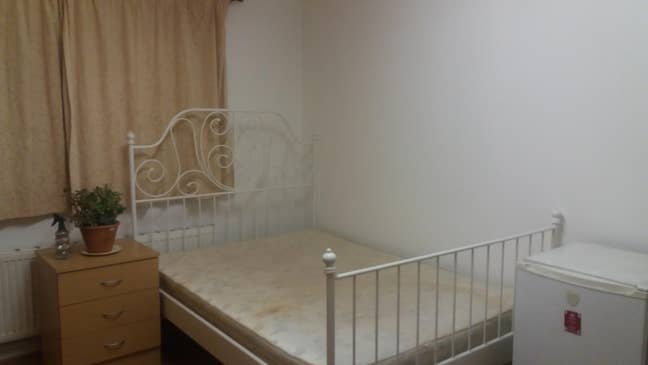 1 double & 1 single room available in NW10 Main Photo