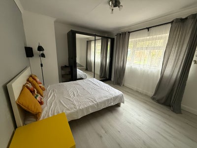 Spacious double bedroom with private bathroom Main Photo
