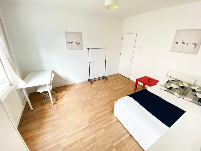 Splendid Modern Room in a Classy Apartment Main Photo