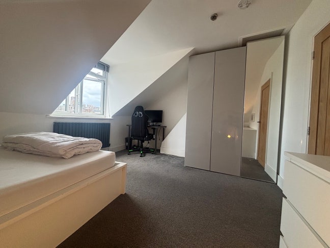 Spacious Double Room In East Croydon  Main Photo