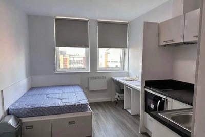 City Centre Bronze Studio — All Bills Included Main Photo