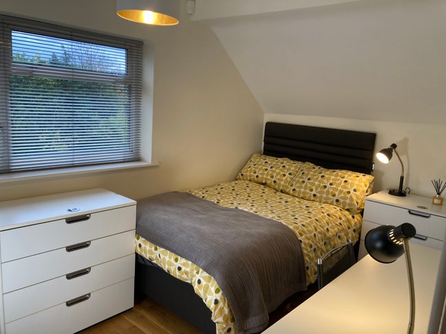 Double Bedroom - Fantastic Location Main Photo