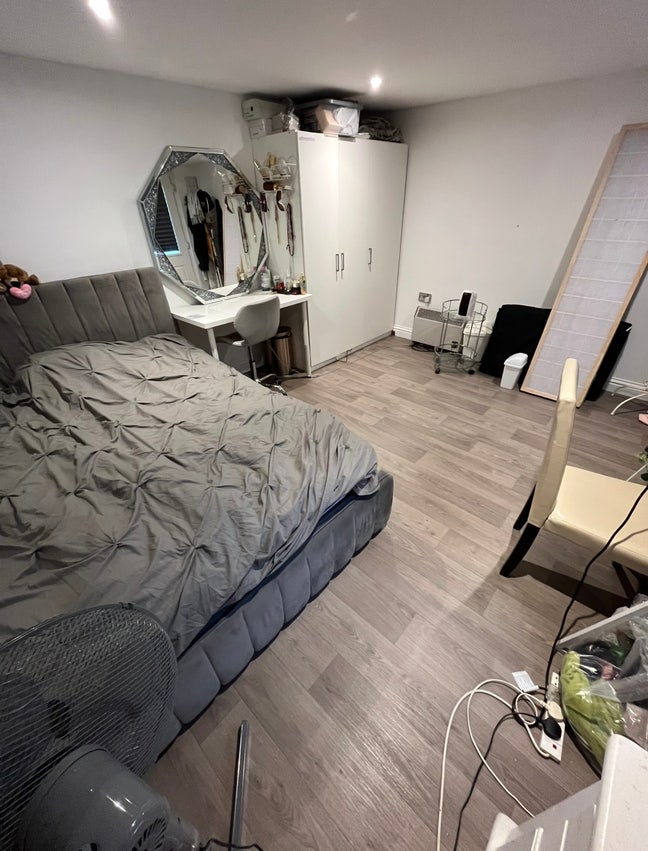 Large room in outbuilding Main Photo