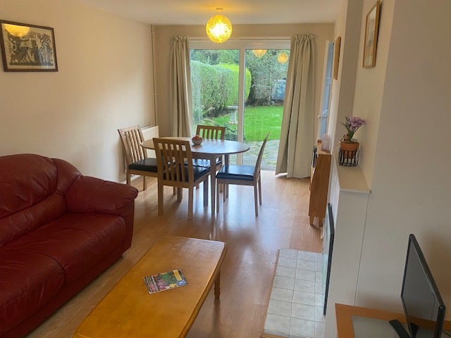 Share 2-bed semi-detached house with one other. Main Photo