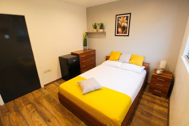 🏡 Spacious Double Room in Large Shared House Main Photo