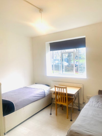 NW6 Lrg twin nearAbbey Rd for 2 friends  or Single Main Photo