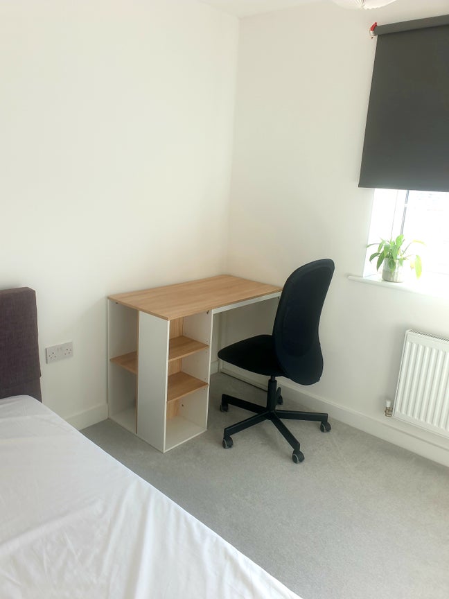Room available in new build residential area  Main Photo