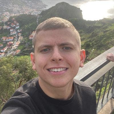 Professional Male seeks a single or double room Main Photo